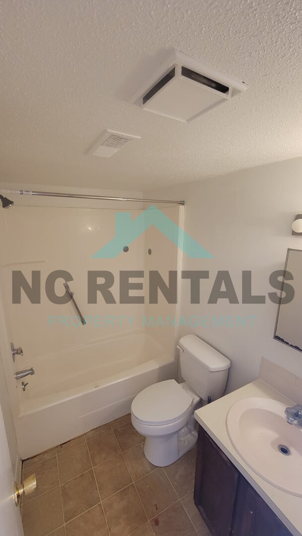 Building Photo - 2559 Green Oaks Ct SE