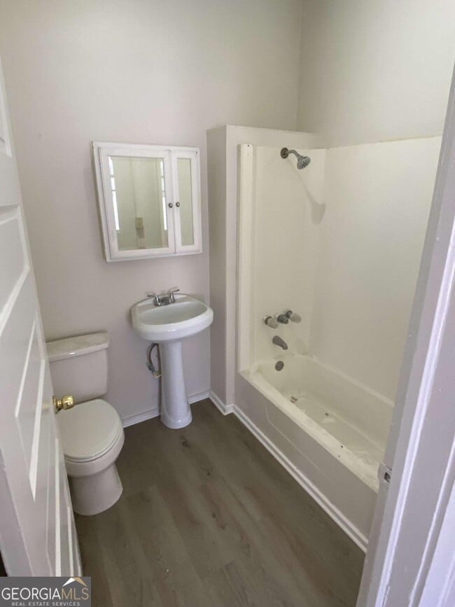 Building Photo - 641 West Ave