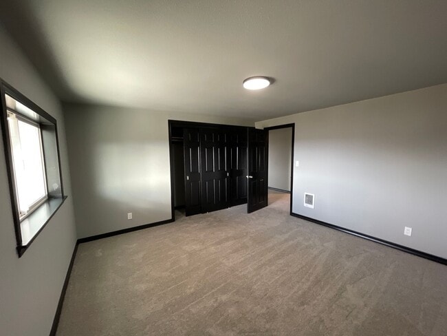 Building Photo - Country Living - 3 Bedroom / 2 Bathroom Ho...