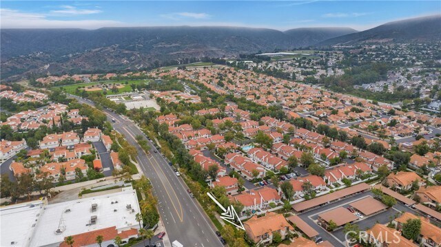 Building Photo - 5 Rosa