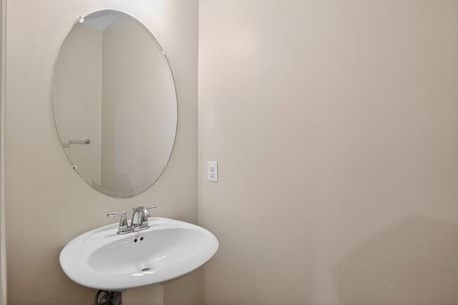 Building Photo - 9822 Ushers Pl