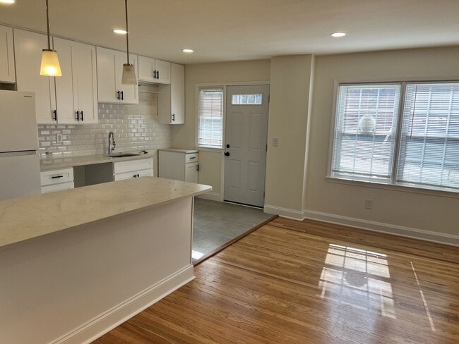 Building Photo - Stunning Updated 3BR/2BA Row Home in the Heart of Towson