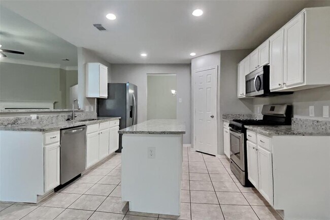 Building Photo - 2146 Berkshire Elm St