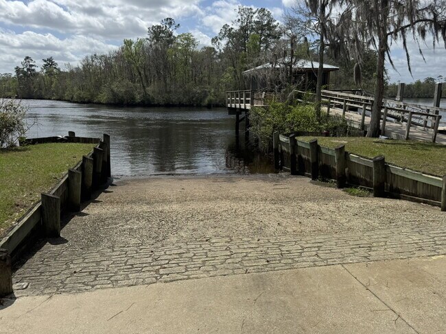 Building Photo - For Rent - Spring Move in Special ... 2nd Month's Rent FREE! (if sign a lease before the end of M...