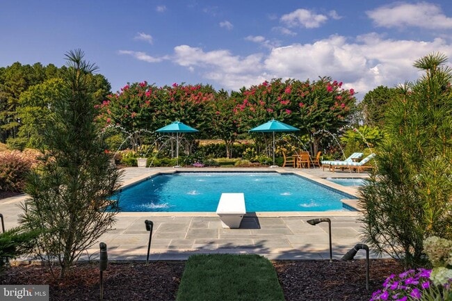 Building Photo - 200 Bridgeview Ln