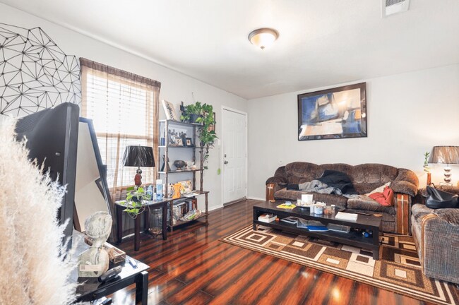 Building Photo - 1105 Horizon Dr