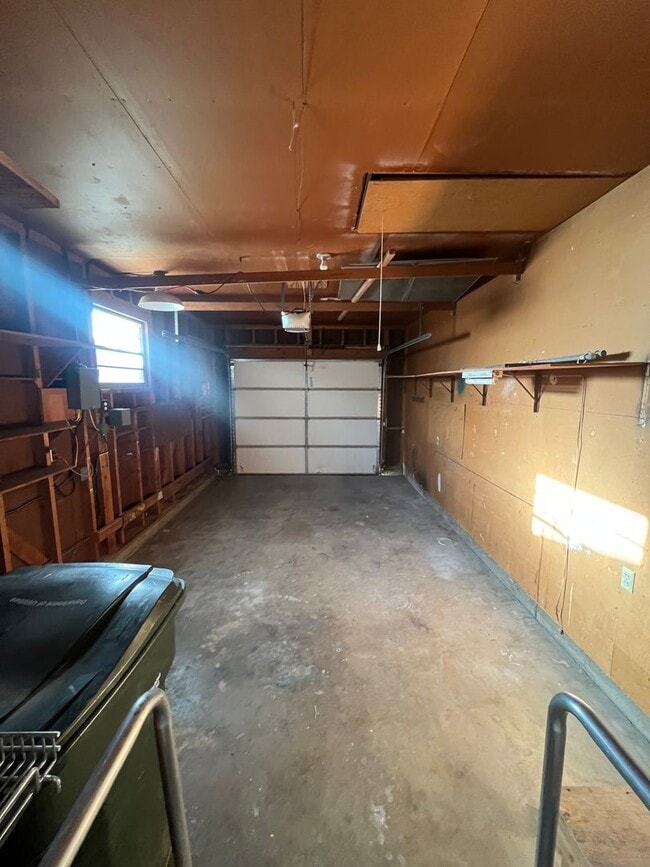 Building Photo - OPEN HOUSE ON 10/17 @ 2:25! Call us today ...