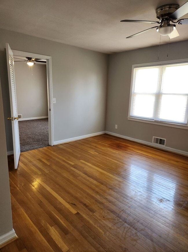 Building Photo - 4BR 2BA home is Glasgow city limits