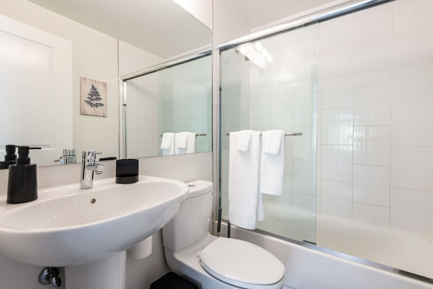 Building Photo - 899 Pine St