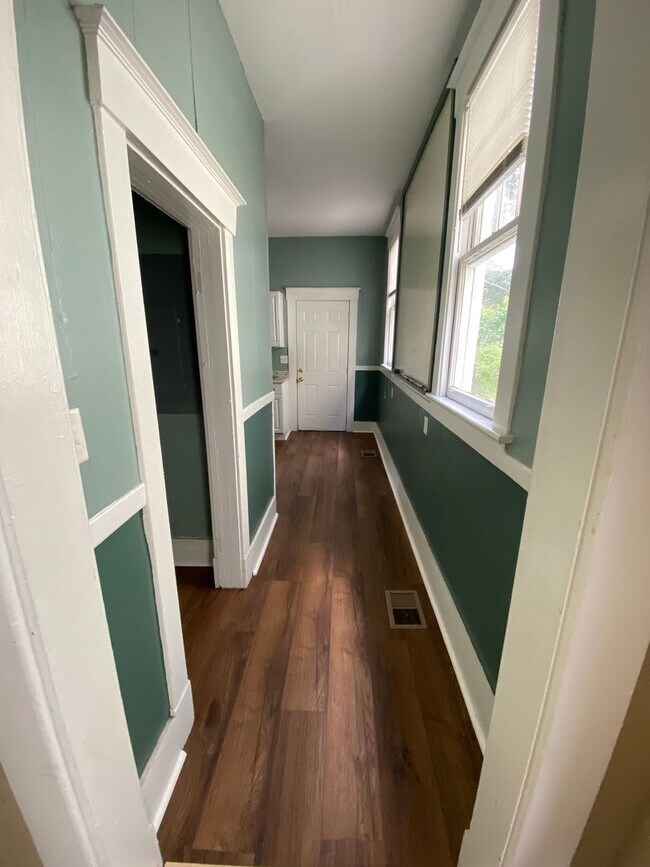 Building Photo - 5 E 33rd St