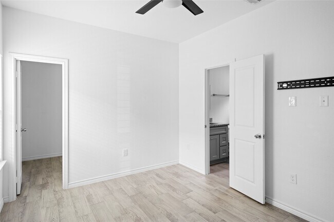 Building Photo - 16894 Balmoral St