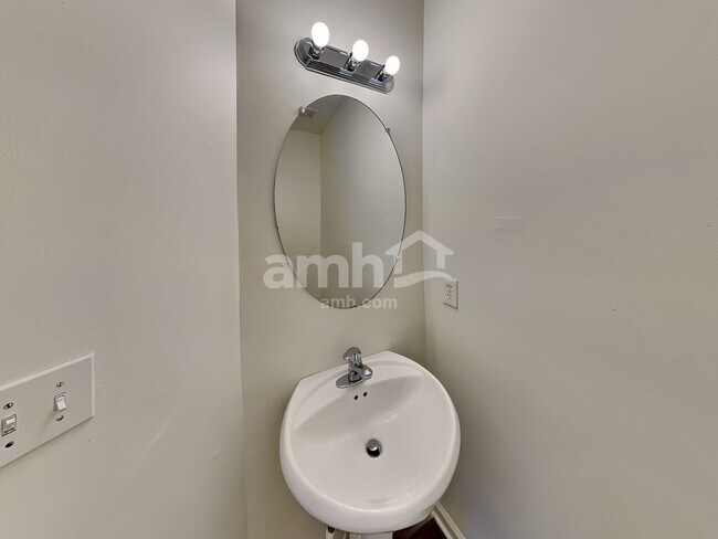 Building Photo - 4996 Amethyst Dr