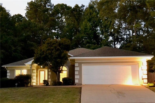 Building Photo - 911 Oakwood Dr