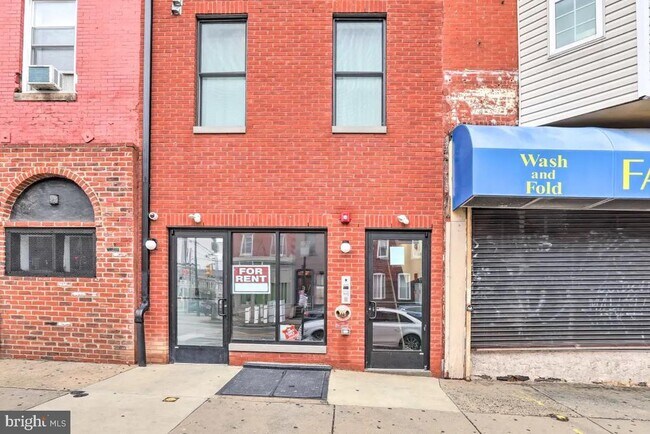 Building Photo - 2531 W Girard Ave