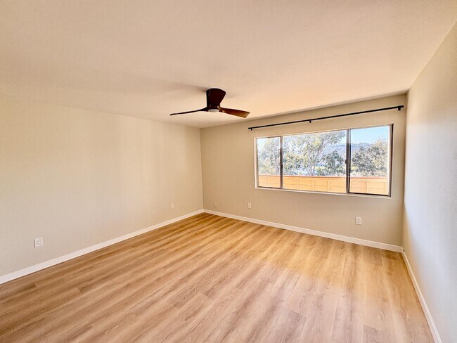 Building Photo - 6816 Hyde Park Dr