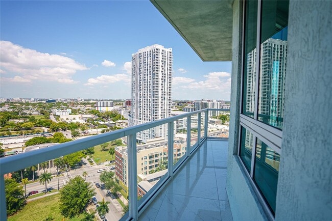 Building Photo - 1900 N Bayshore Dr