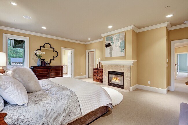 Building Photo - 5Bdrm+Office / 3.5 bath - West Bellevue Home