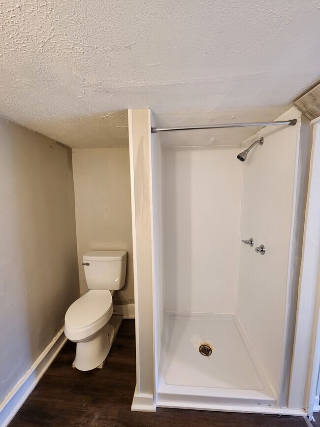 Building Photo - 823 Cumberland Dr