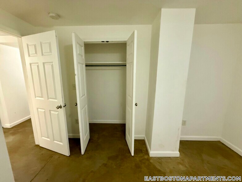 Building Photo - 72 Frankfort St