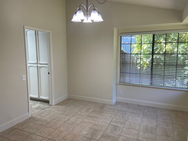Building Photo - Willow Creek 3 Bdrm, 2 bath one story home