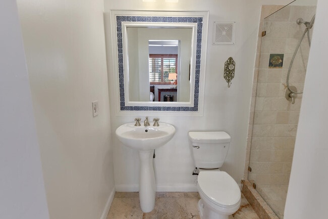 Building Photo - 250 S Ocean Blvd