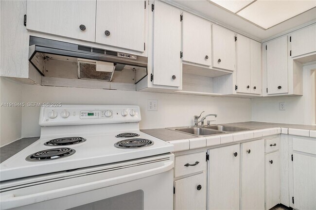 Building Photo - 5800 Margate Blvd