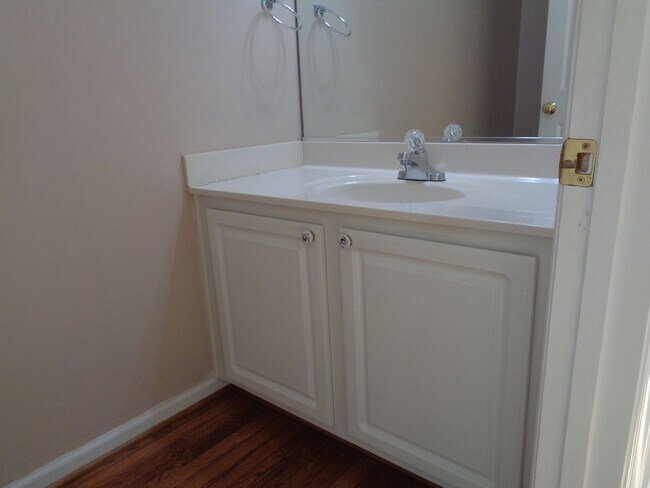 Building Photo - House For Rent in NW Greensboro!