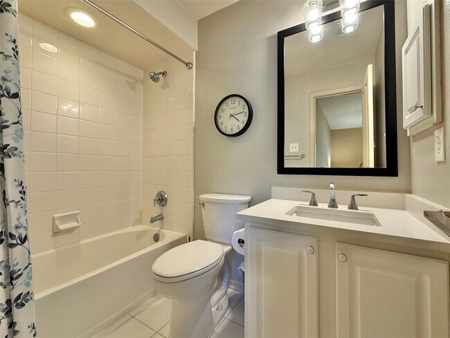 Building Photo - 251 N Maple Glade Cir