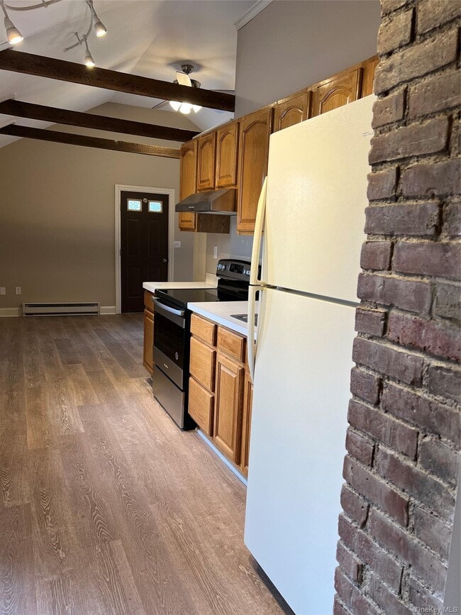 Building Photo - 6 Main St