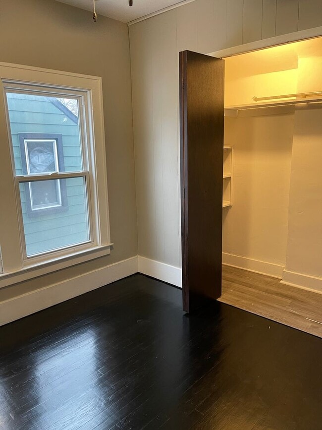 Building Photo - Nicely Remodeled 3beds/2bath House in Fern...