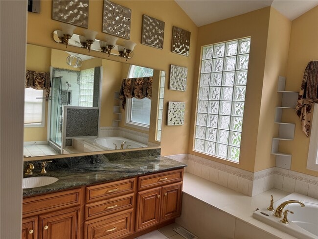 Building Photo - 14228 Manderleigh Woods Dr