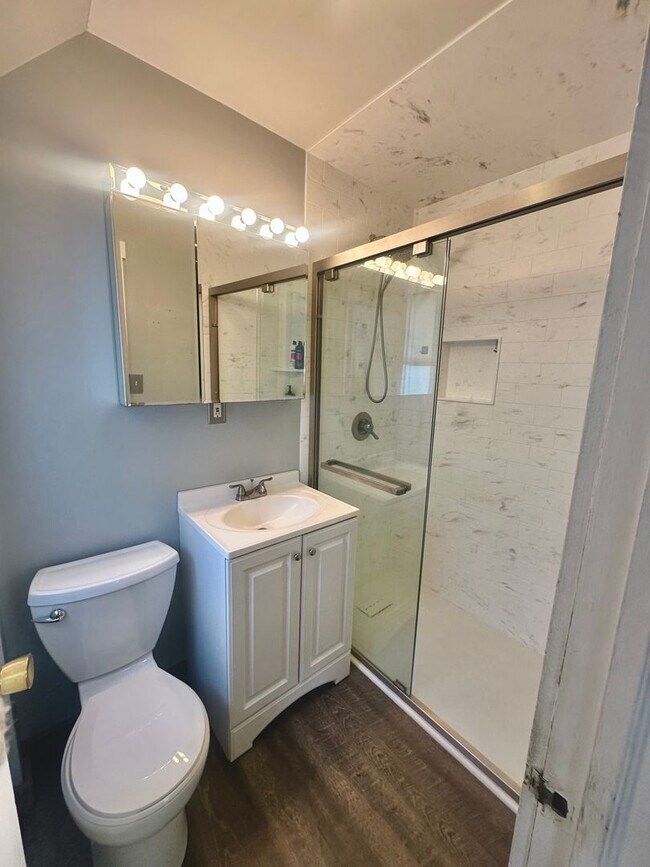 Building Photo - 32 Barberie Ave