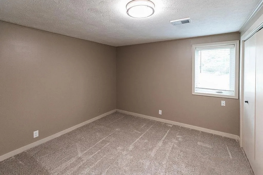 Building Photo - 2535 Saint Thomas Dr