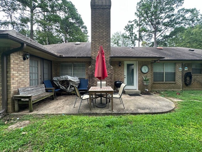 Building Photo - Updated 3-Bedroom 2.5 Bath Retreat in Whit...