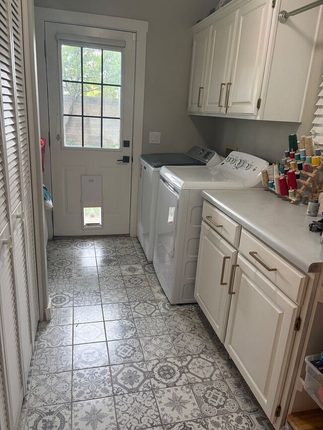Building Photo - Gorgeous 4 Bedroom Home!!