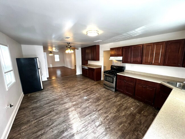 Building Photo - 314 E 138th St