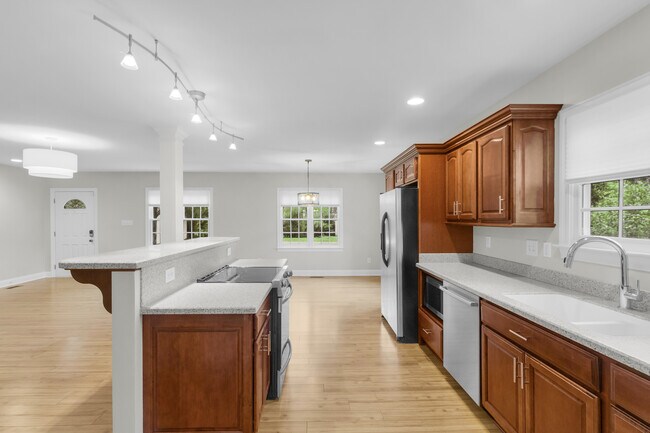 Building Photo - 1609 Lucerne Way