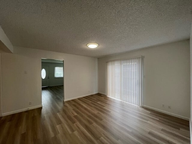 Building Photo - Charming 2 bedroom and 1 bath Duplex in Sacramento