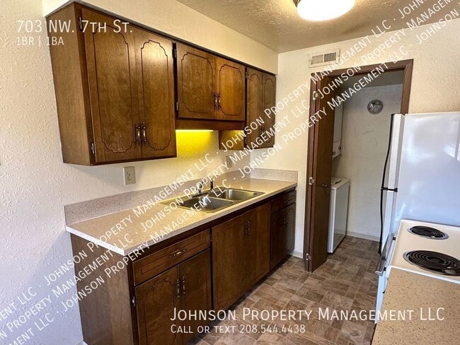 Building Photo - 703 NW 7th St