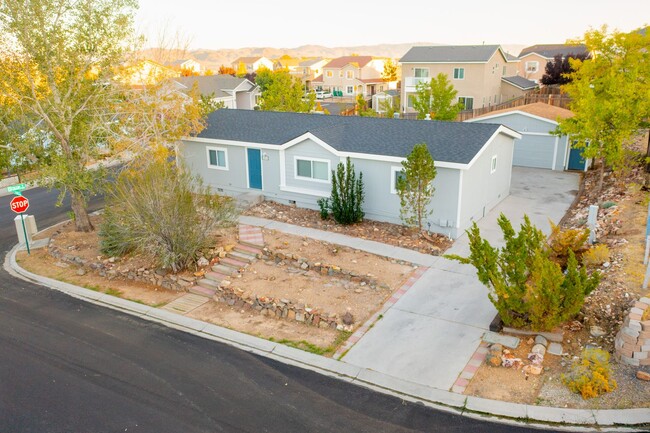 Building Photo - Cozy 3-Bedroom Home with Fully Fenced Back...