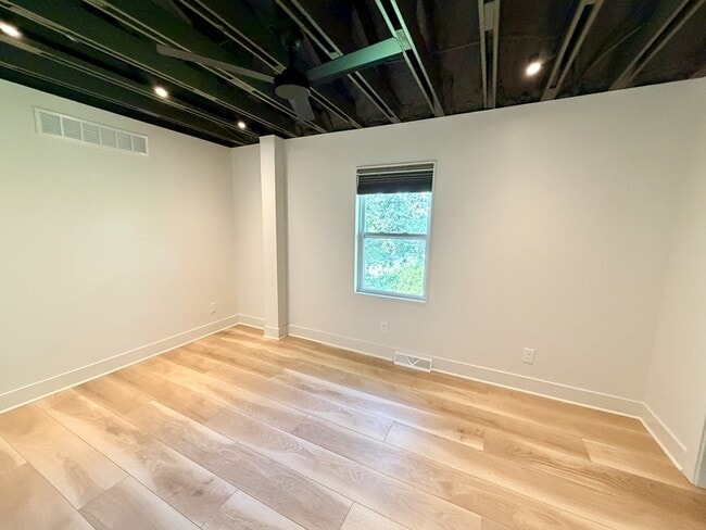 Building Photo - 2949 S 78th St