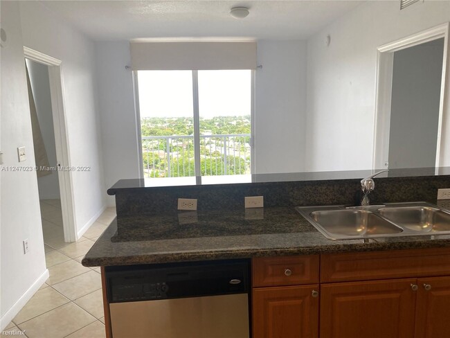 Building Photo - 2 br, 2 bath Condo - 1 Glen Royal Pkwy Gre...