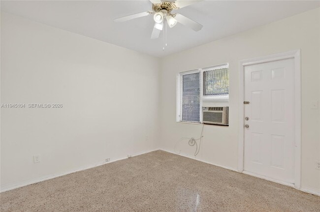 Building Photo - 140 SW 30th Ct