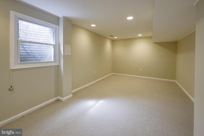 Building Photo - 4 Ritchfield Ct