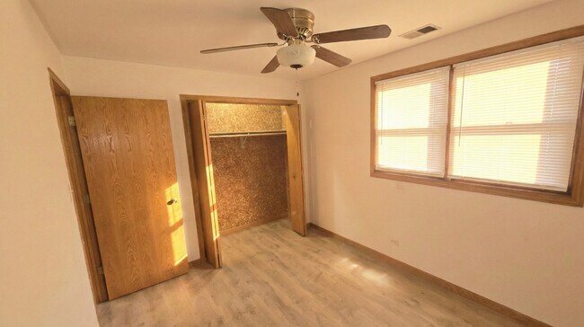 Building Photo - 445 W 37th St