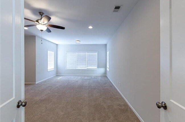 Building Photo - 1771 Stone Hedge Dr