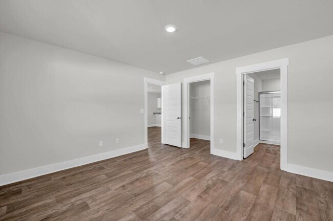Building Photo - 121 S Grassland Rd