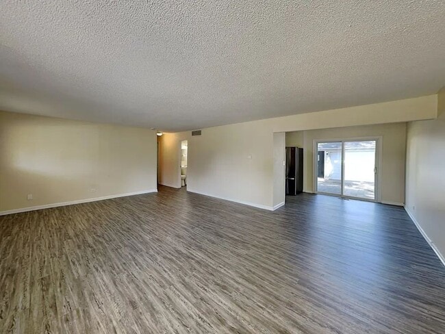 Building Photo - 201 Fairwood Dr