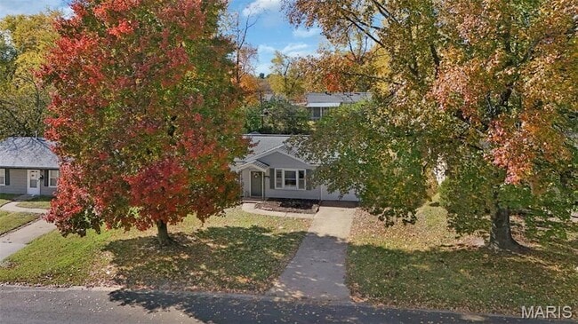 Building Photo - 9845 Dennis Dr