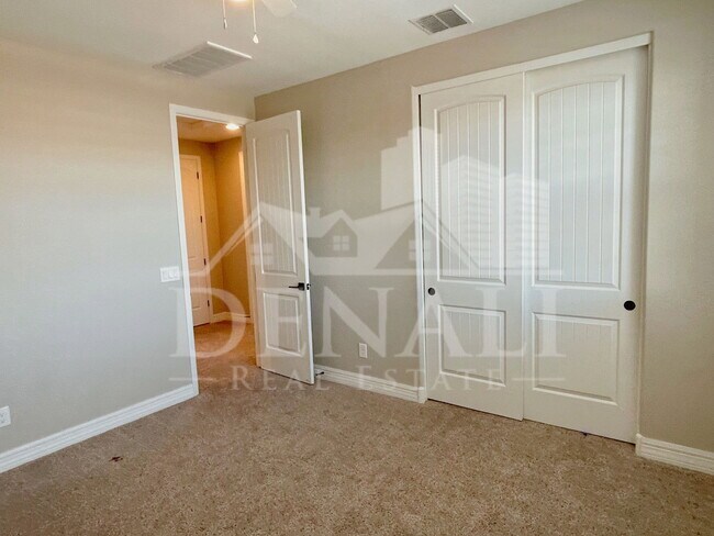 Building Photo - 13648 N 144th Dr